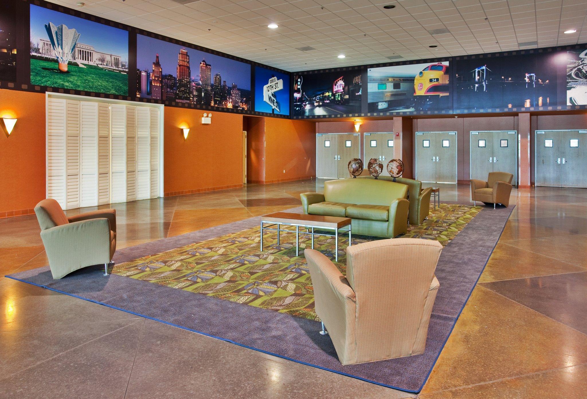 Holiday Inn Kansas City Airport, An Ihg Hotel Exterior photo